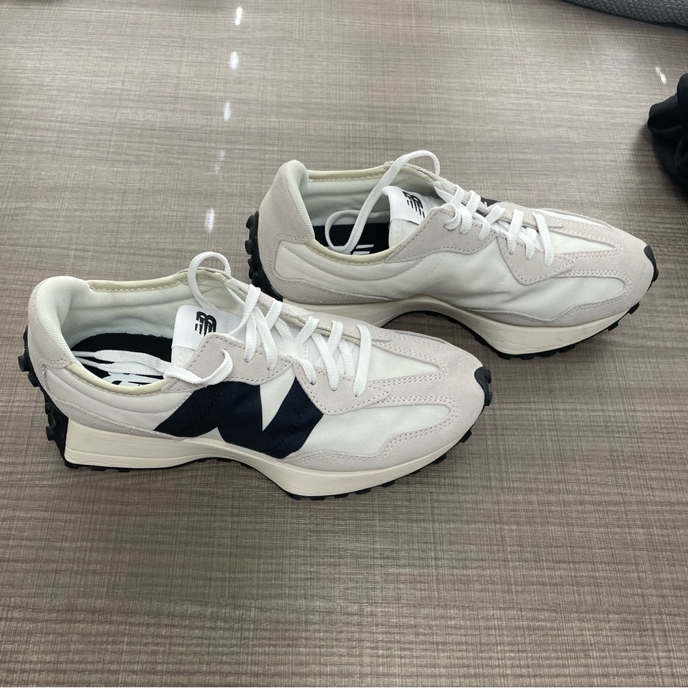 New Balance 327